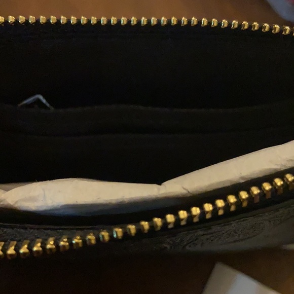 Coach Embossed Leather purse - Picture 6 of 6